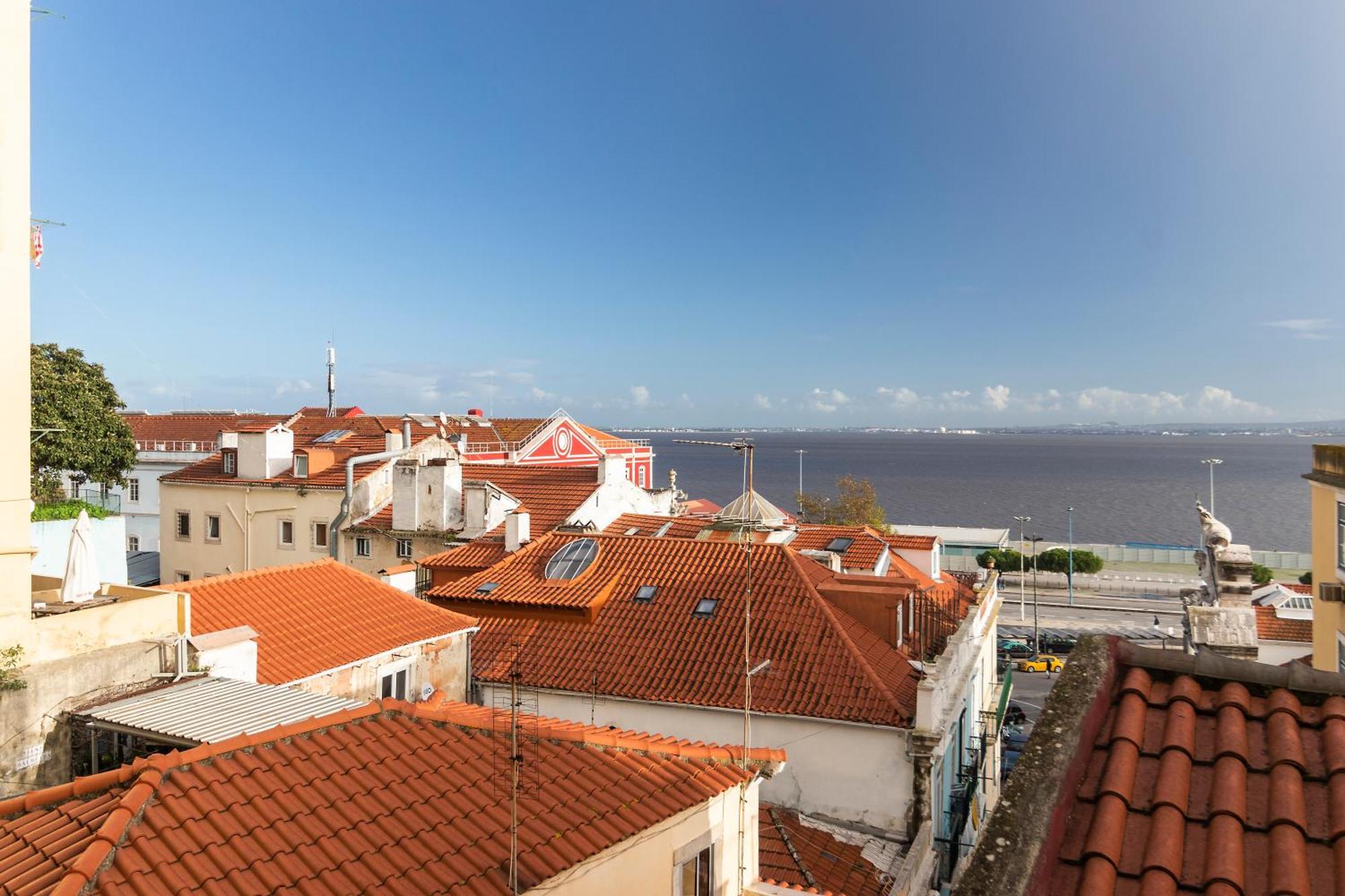 Delightful & Quirky With River Views Lisbon Luaran gambar