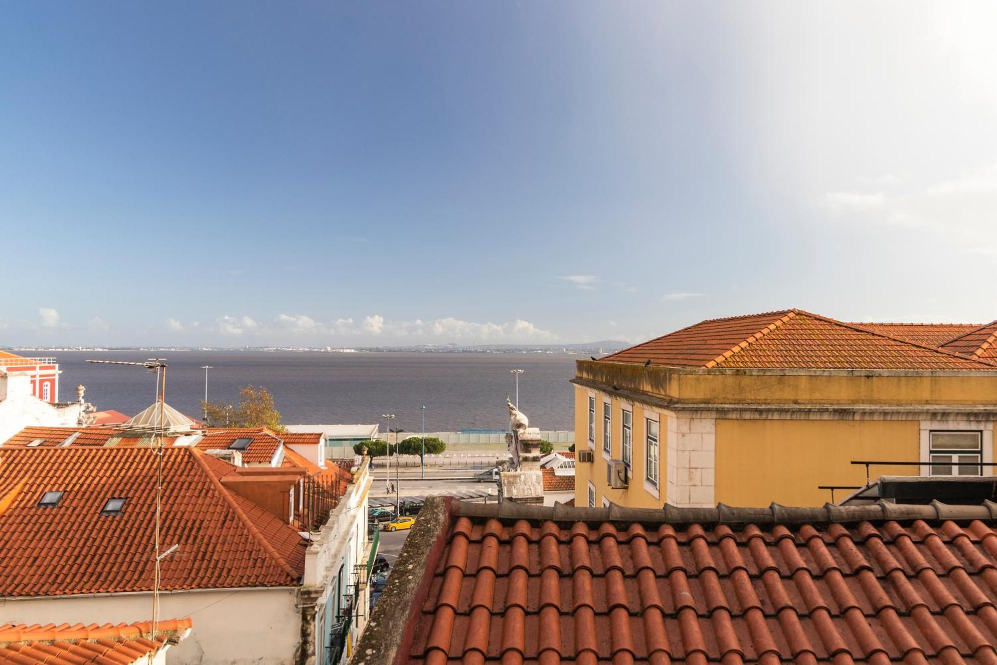 Delightful & Quirky With River Views Lisbon Luaran gambar